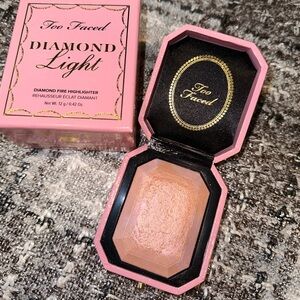 Too Faced Highlighter